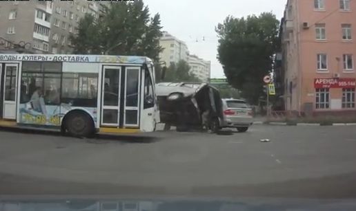 Πολλά ατυχήματα μέσα σε 30 δευτερόλεπτα σε δρόμο της Ρωσίας! [video]