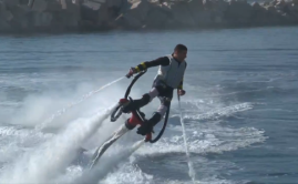 Πετάξτε πάνω από το νερό με το Flyboard!(Βίντεο)