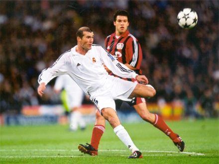 Ας θυμηθούμε τα 10 καλύτερα γκολ του Zidane!