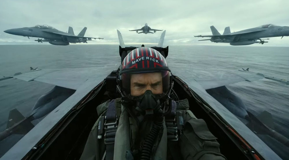 Ο Tom Cruise πετάει για το Top Gun: Maverick