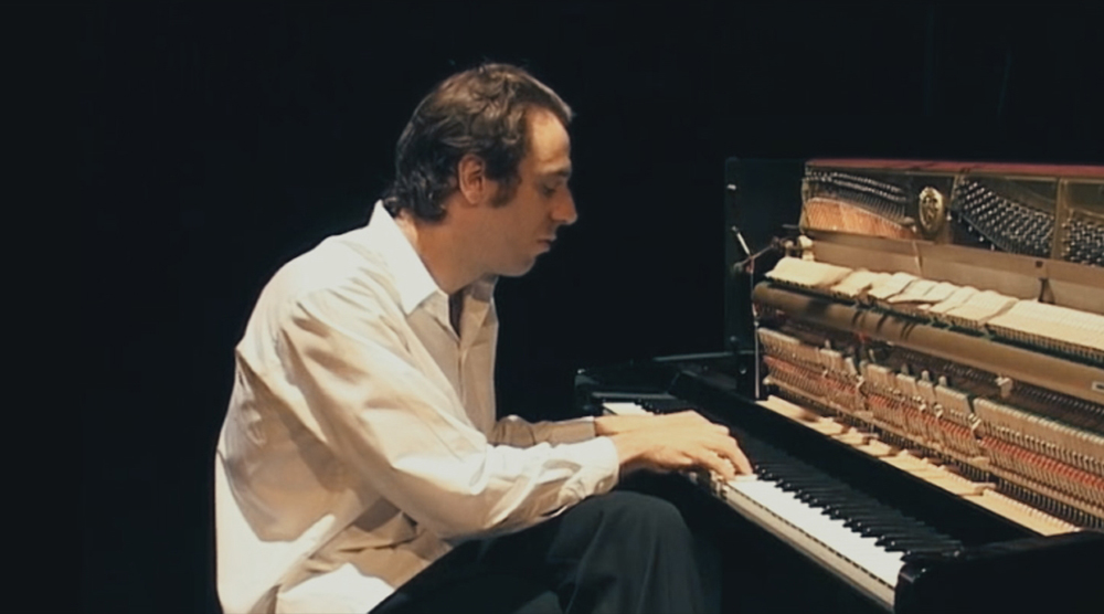 Ένα μουσικό ντοκιμαντέρ στο «Shut Up & Play the Piano»