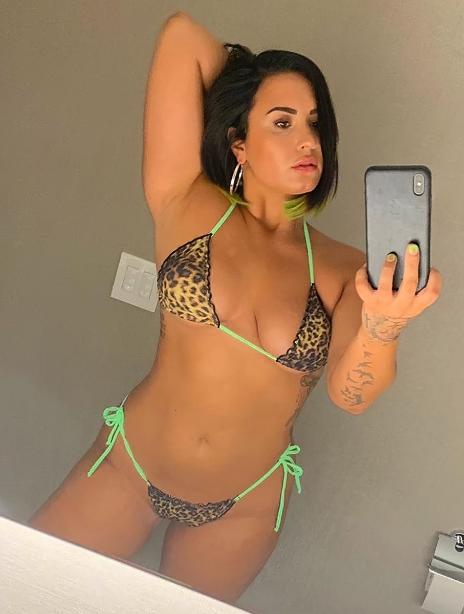 Τα προσόντα της Demi Lovato σε hot selfies!