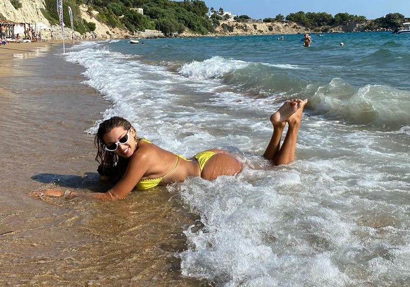 Η Κωνσταντίνα Σπυροπούλου δαμάζει τα… κύματα!