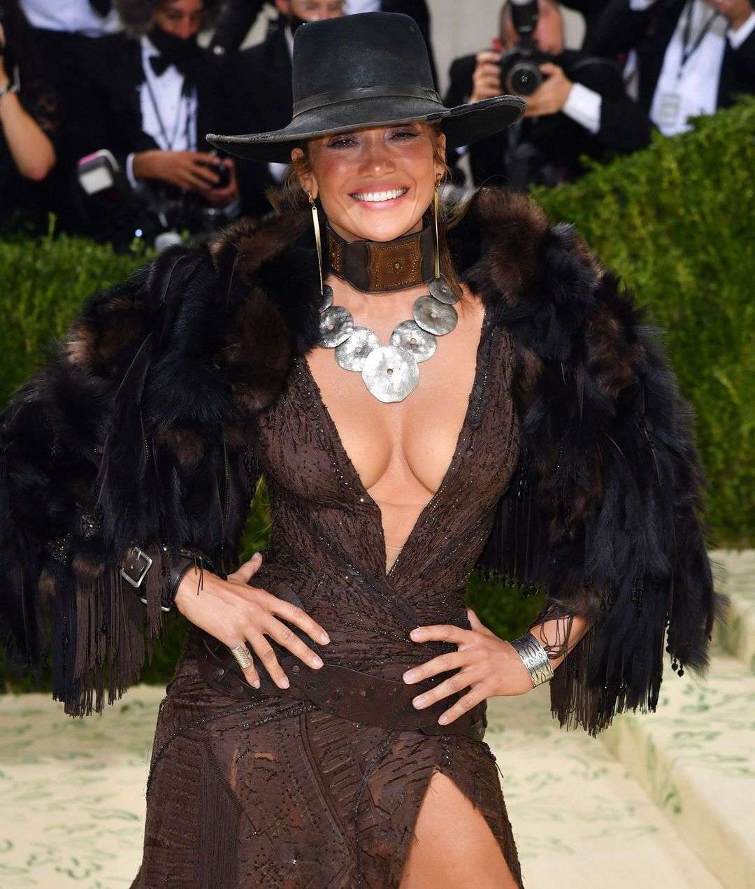 Jennifer Lopez … Sexy Cleavage !