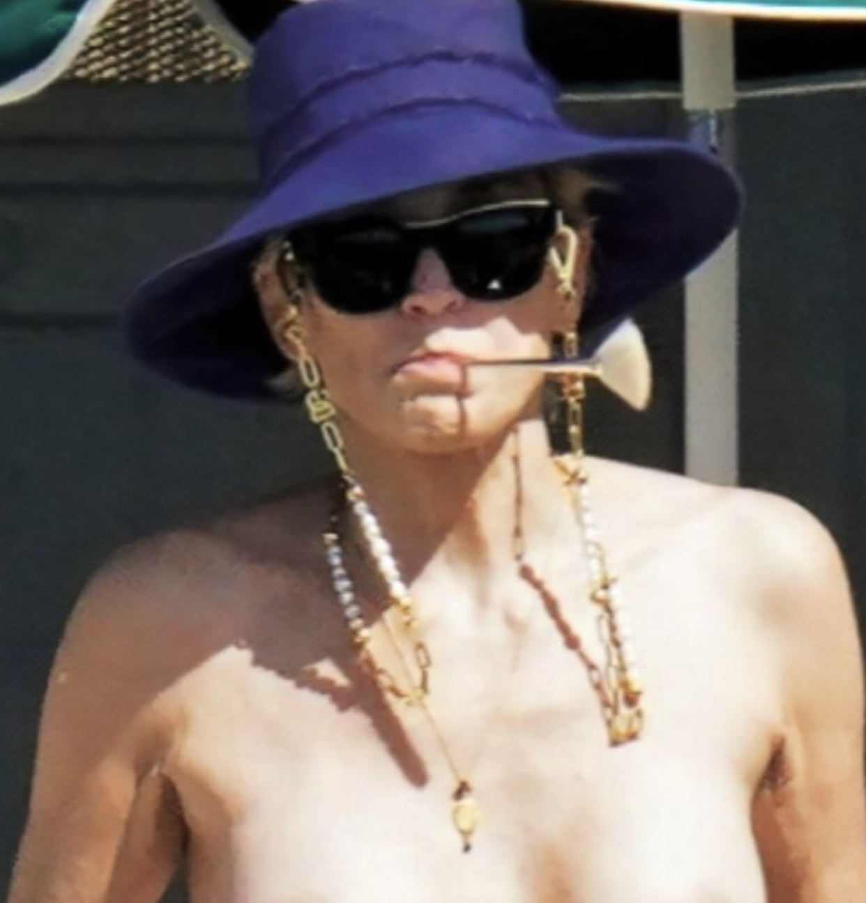 H 63χρονη Σάρον Στόουν … topless στις διακοπές της !