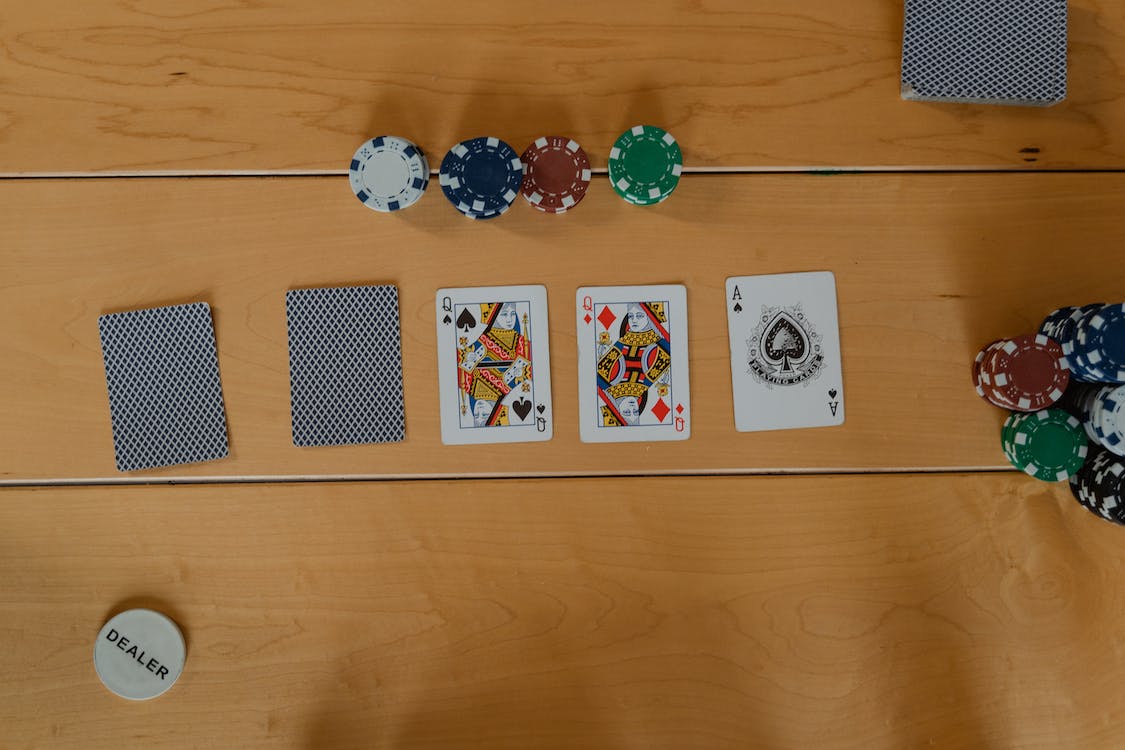 Η τέχνη της μπλόφας στο πόκερ – Συμβουλές και στρατηγικές