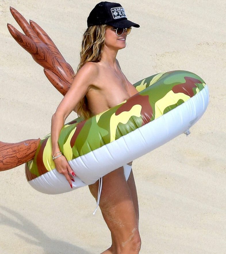 H Heidi Klum … απολαμβάνει τις διακοπές της topless !