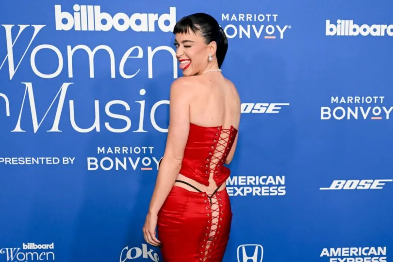 H Katy Perry … με αποκαλυπτικό φόρεμα και μαύρο thong !
